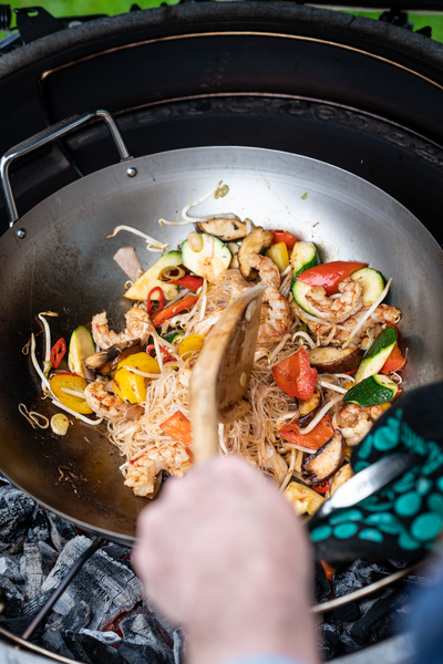 Hiiliteräswokki + bambulasta Big Green Egg pyöreä