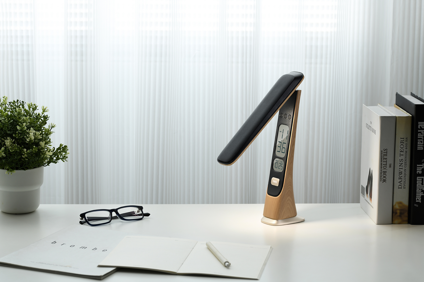 Pöytävalaisin Focuslight Smart led ladattava 5W  puu musta