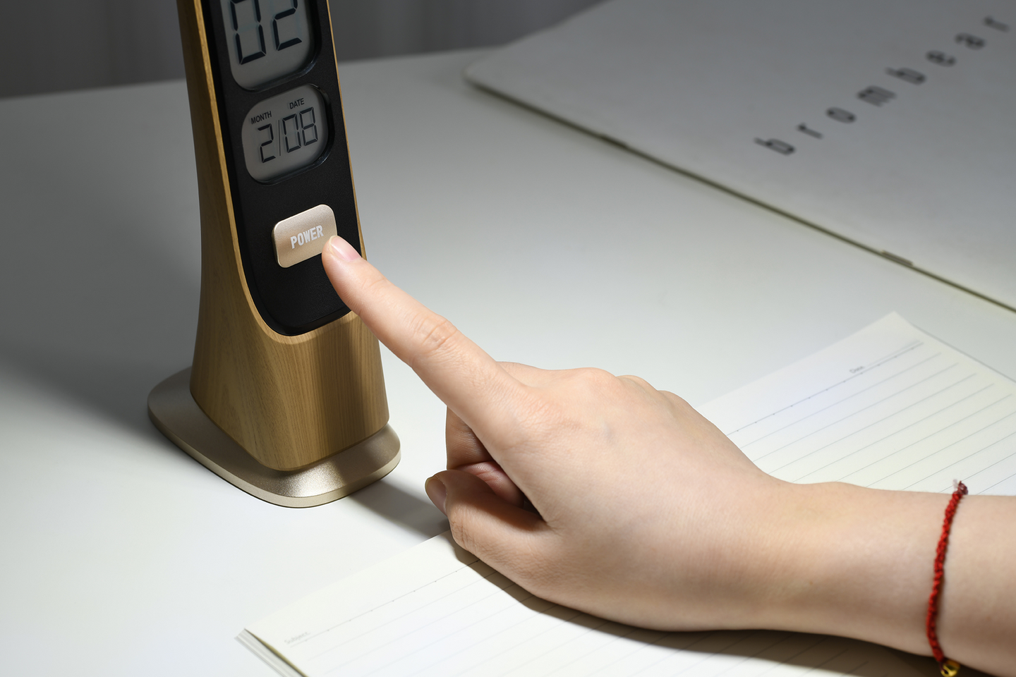 Pöytävalaisin Focuslight Smart led ladattava 5W  puu musta