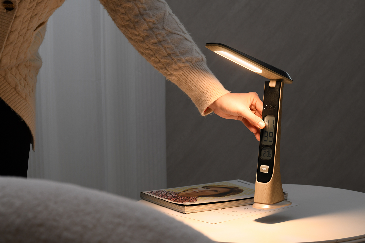 Pöytävalaisin Focuslight Smart led ladattava 5W  puu musta