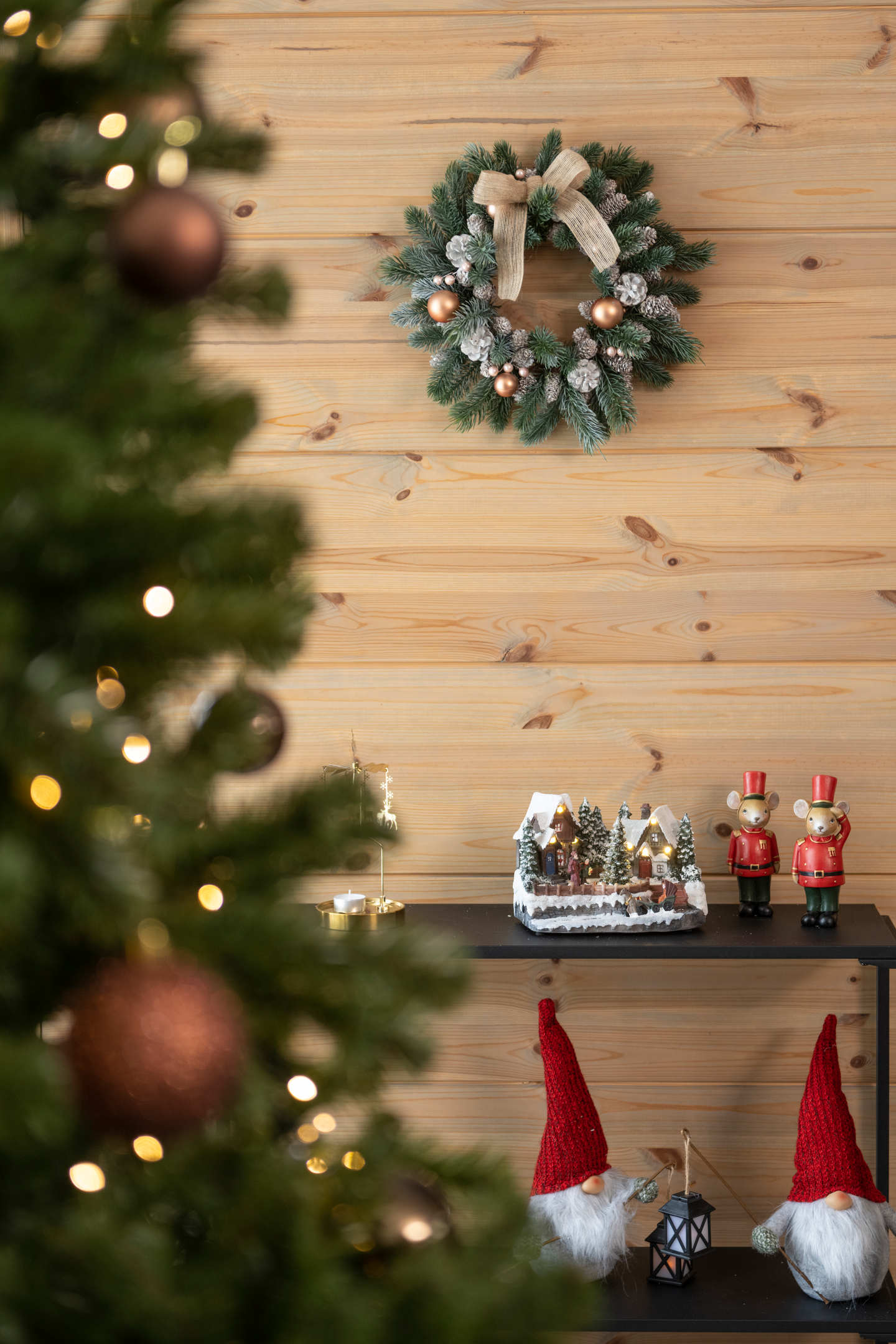 Kranssi Winteria huurre rusetilla 34cm