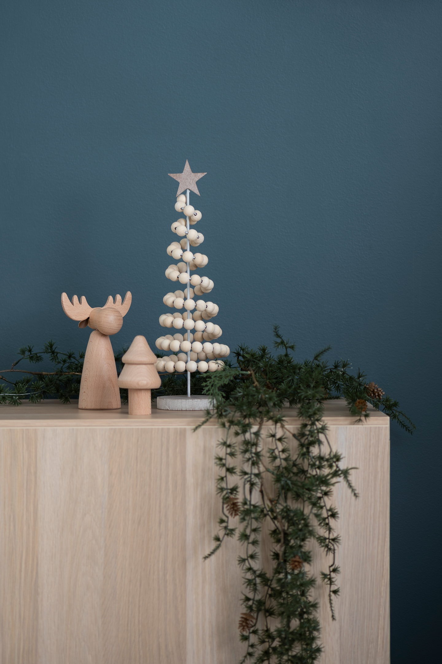 Koriste Winteria puupallo kuusi 34 cm