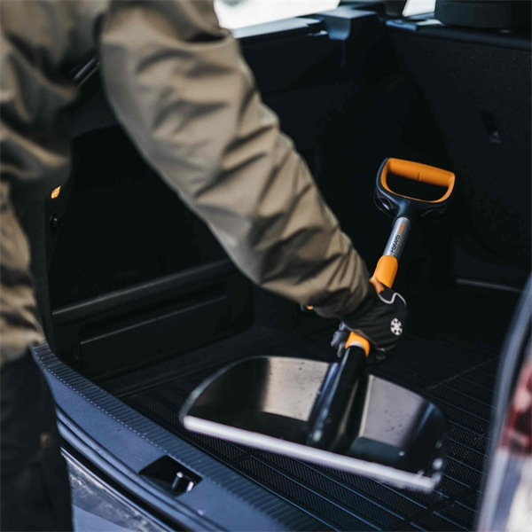 BILSNÖSKYFFEL FISKARS X-SERIES