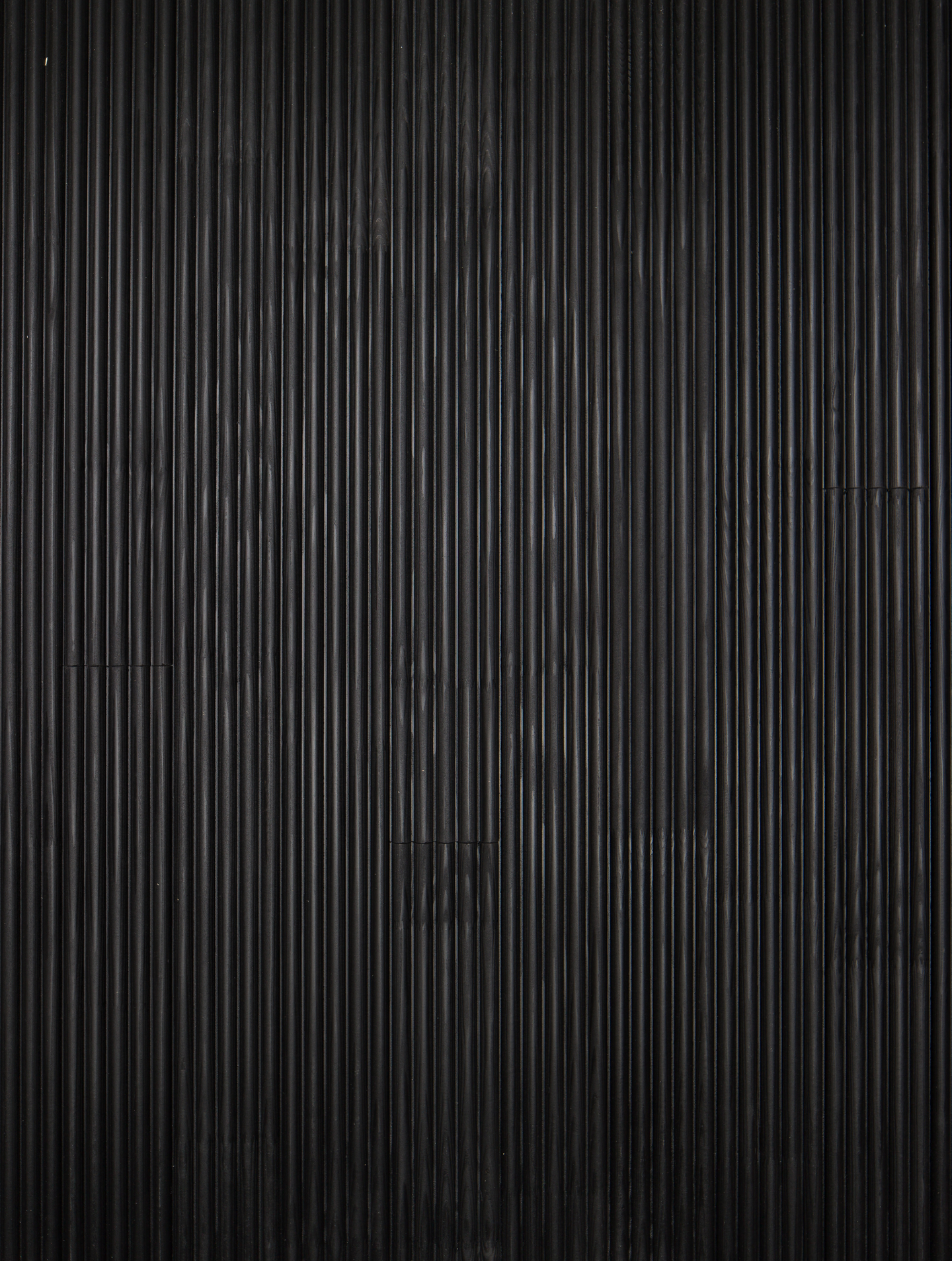 Sisustuspaneeli 15x95x2370 sormi päätypontattu 5-s mänty musta sj