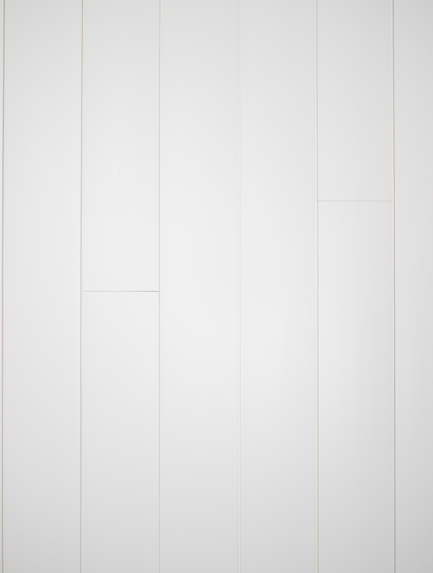 Sisustuspaneeli Saga 15x140x4480 STS4 mänty päätypontattu valkoinen 2,93m²