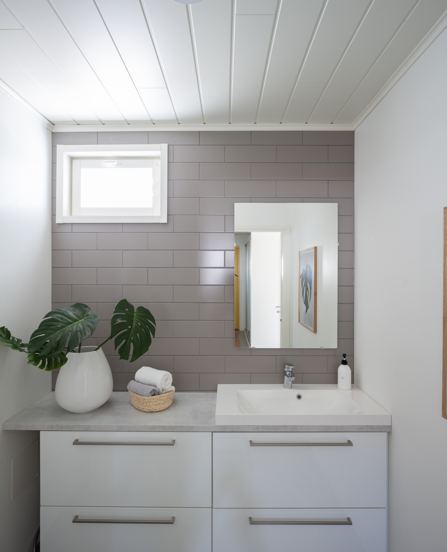 Sisustuspaneeli Saga 15x120x4480 STS4 mänty päätypontattu valkoinen 2,37m²