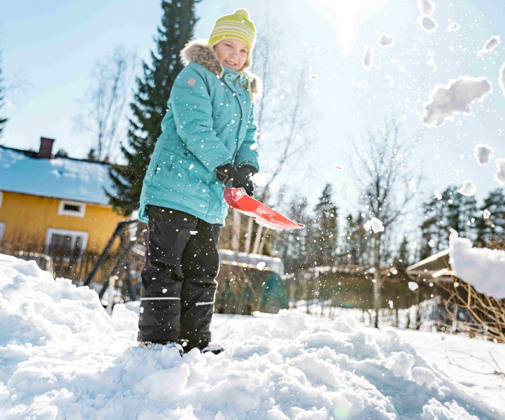 Lasten lapio puuvarrella punainen