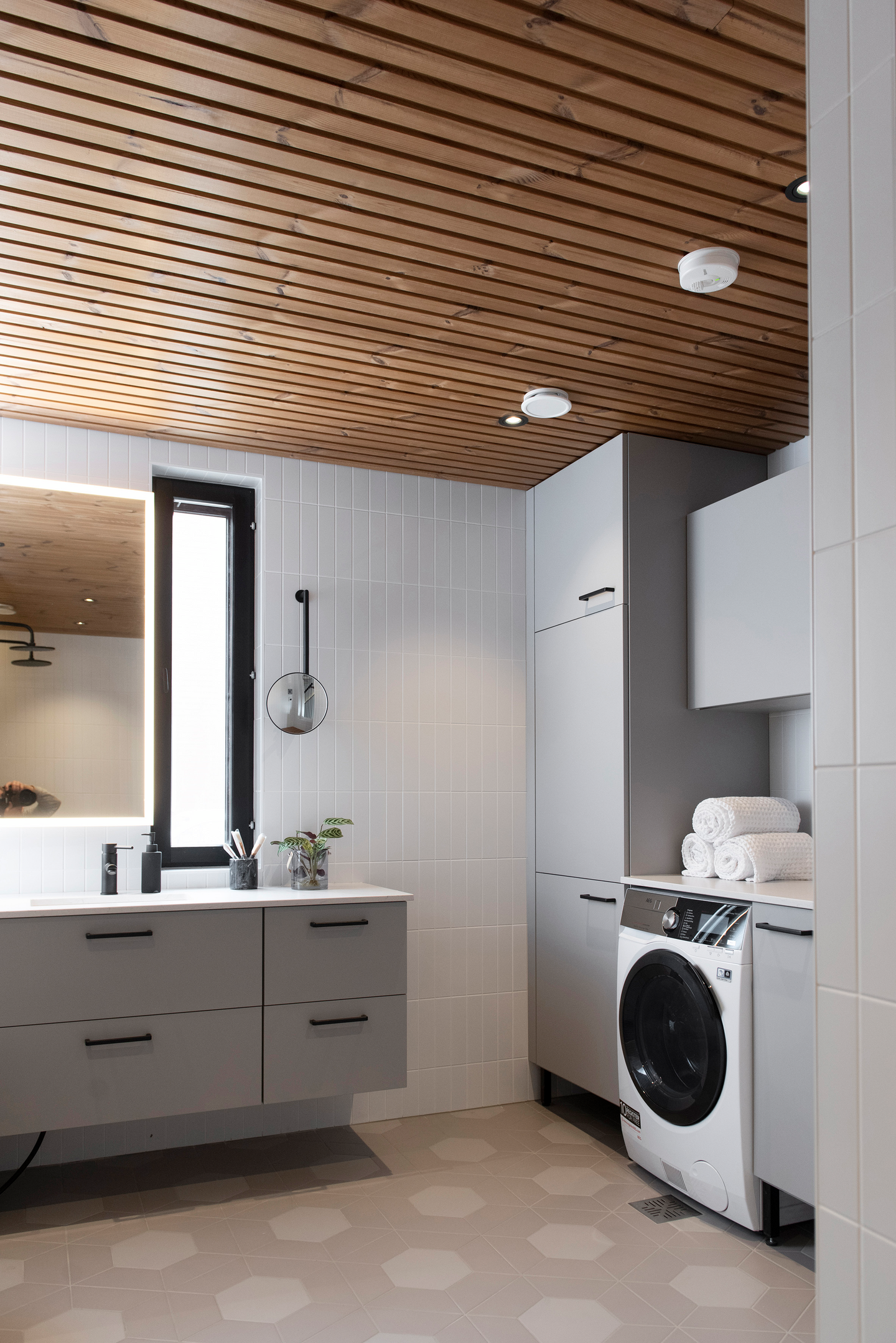 Soiro Luna SHP 42x92 höylätty lämpökäsitelty mänty TD