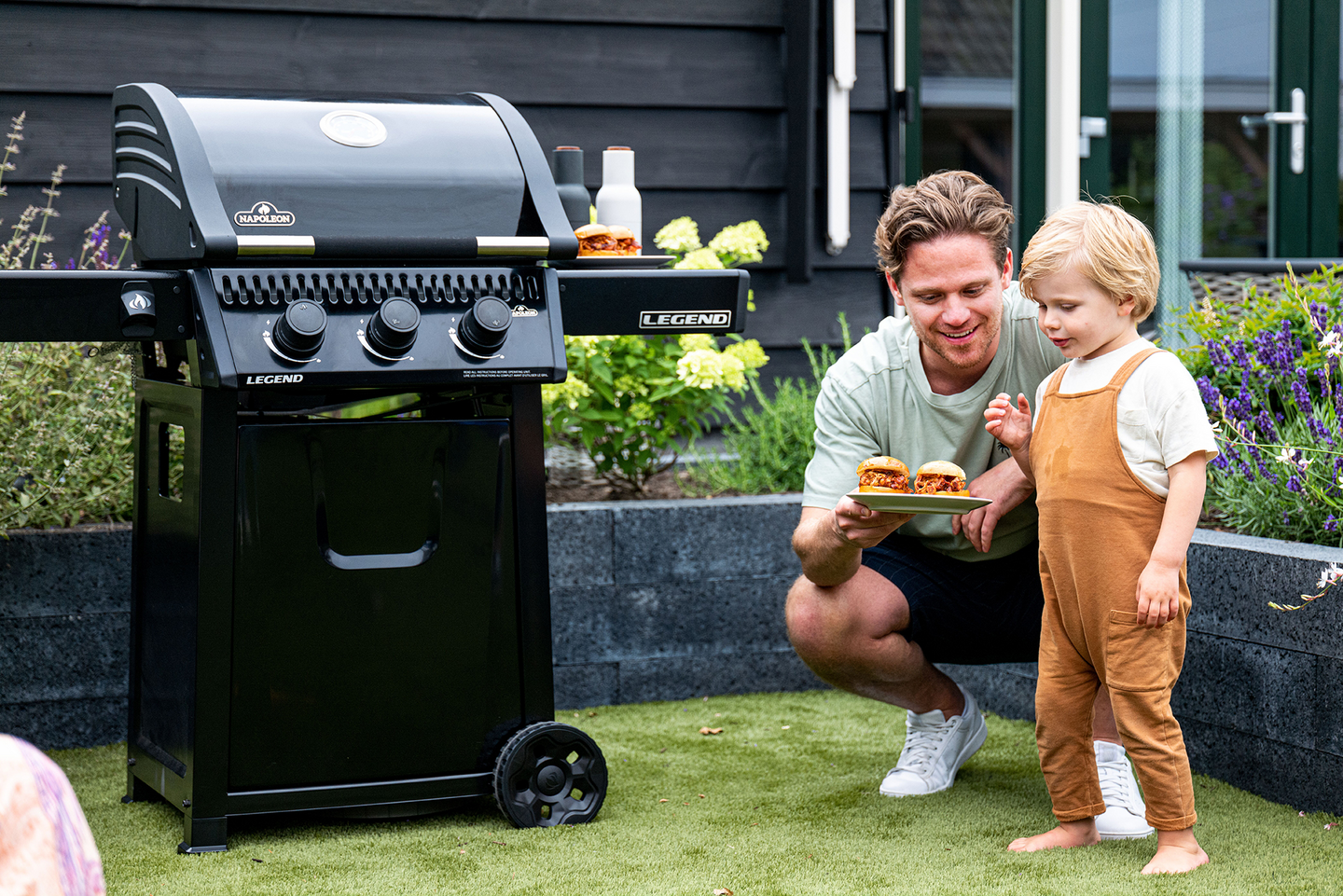 Kaasugrilli Napoleon Legend 365