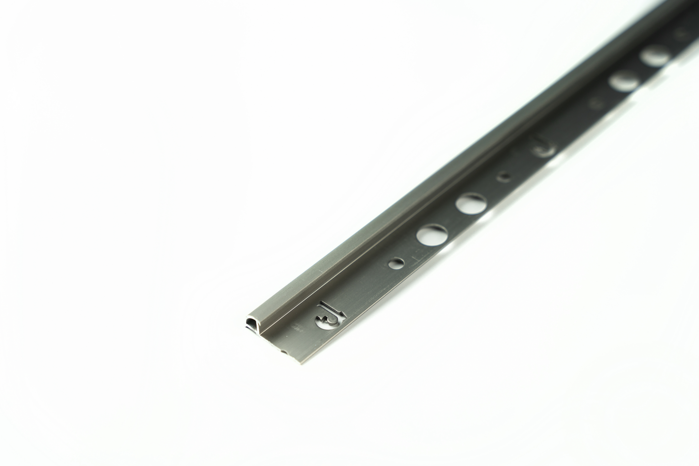 Laattalista 8mm Nordic Graphite alumiini pyöreä 2700mm