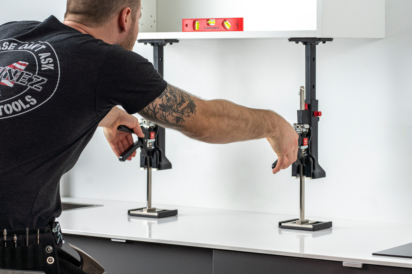 Asennussarja Viking Arm Cabinet Installation