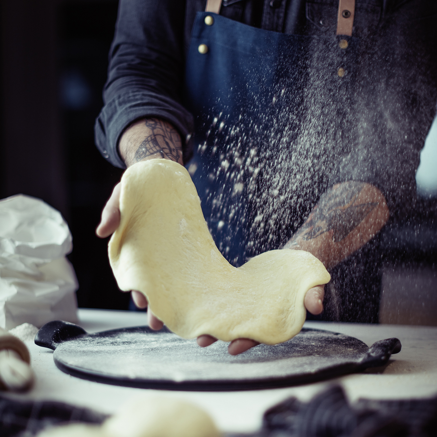 Pizzakivi Emile Henry musta 37cm