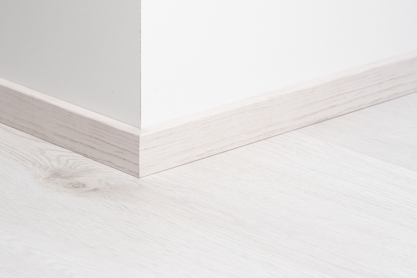 Jalkalista Cello 12x42x2440mm MDF tammi vaalean harmaa R2 johtoura