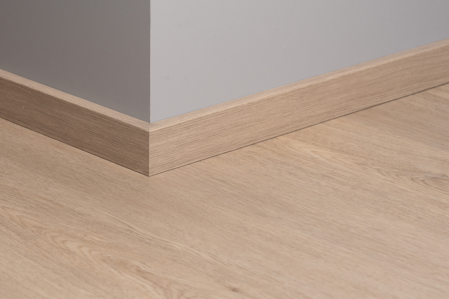 Jalkalista Cello 12x42x2440mm MDF tammi hiekka R2 johtoura