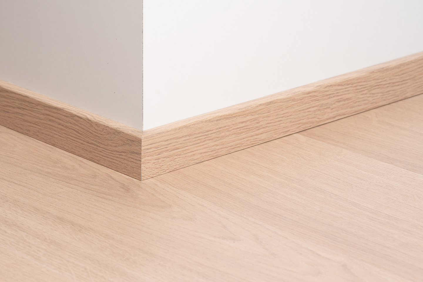 Jalkalista Cello 12x42x2440mm MDF tammi pellava R2 johtoura