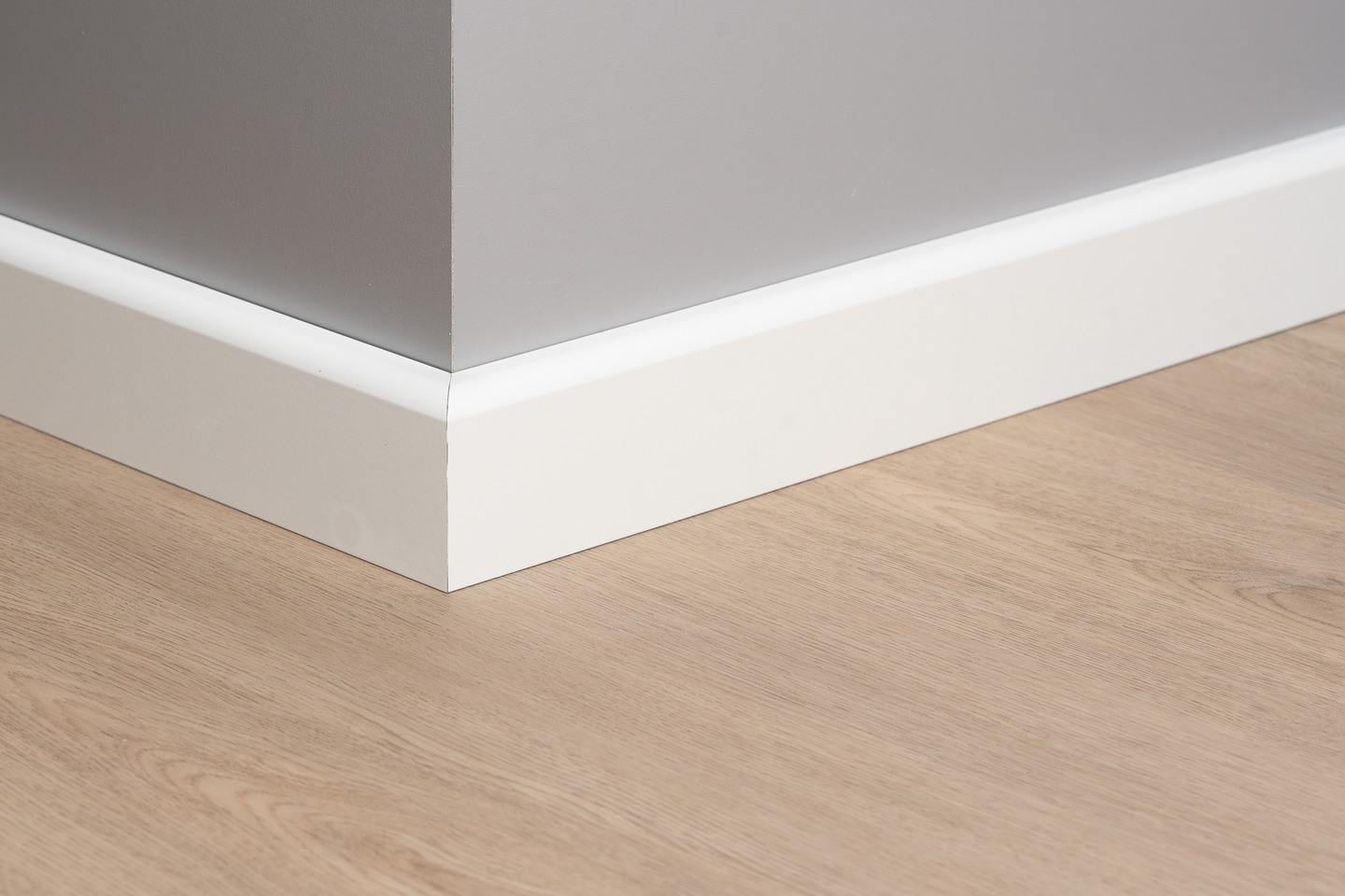 Jalkalista Cello 16x42x2800 MDF valkoinen johtoura