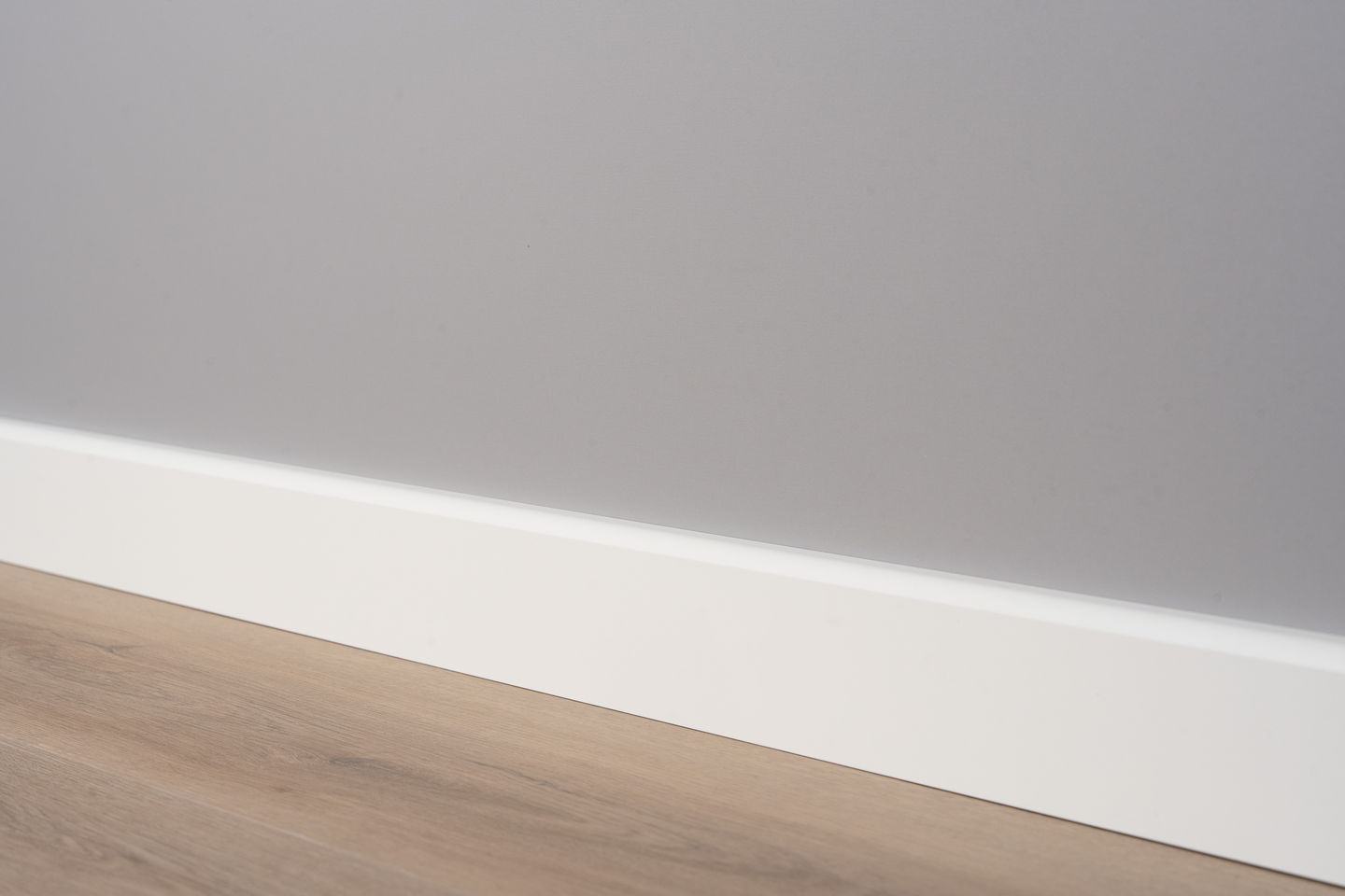 Jalkalista Cello 19x70x2800 MDF valkoinen johtoura