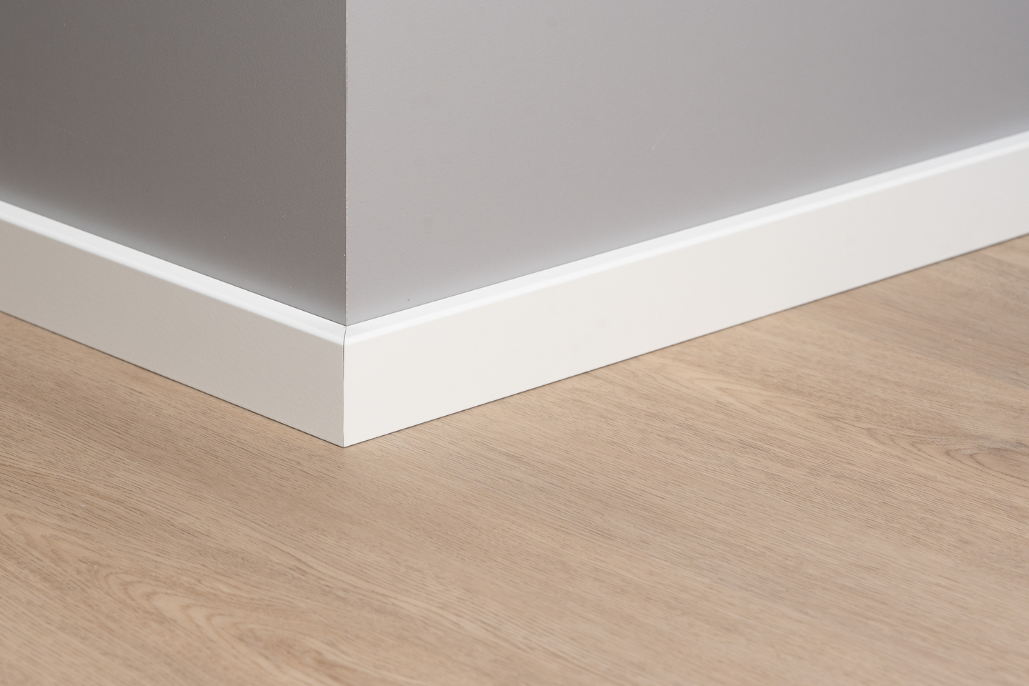 Jalkalista 12x42x3300mm MDF valkoinen R2 361-70