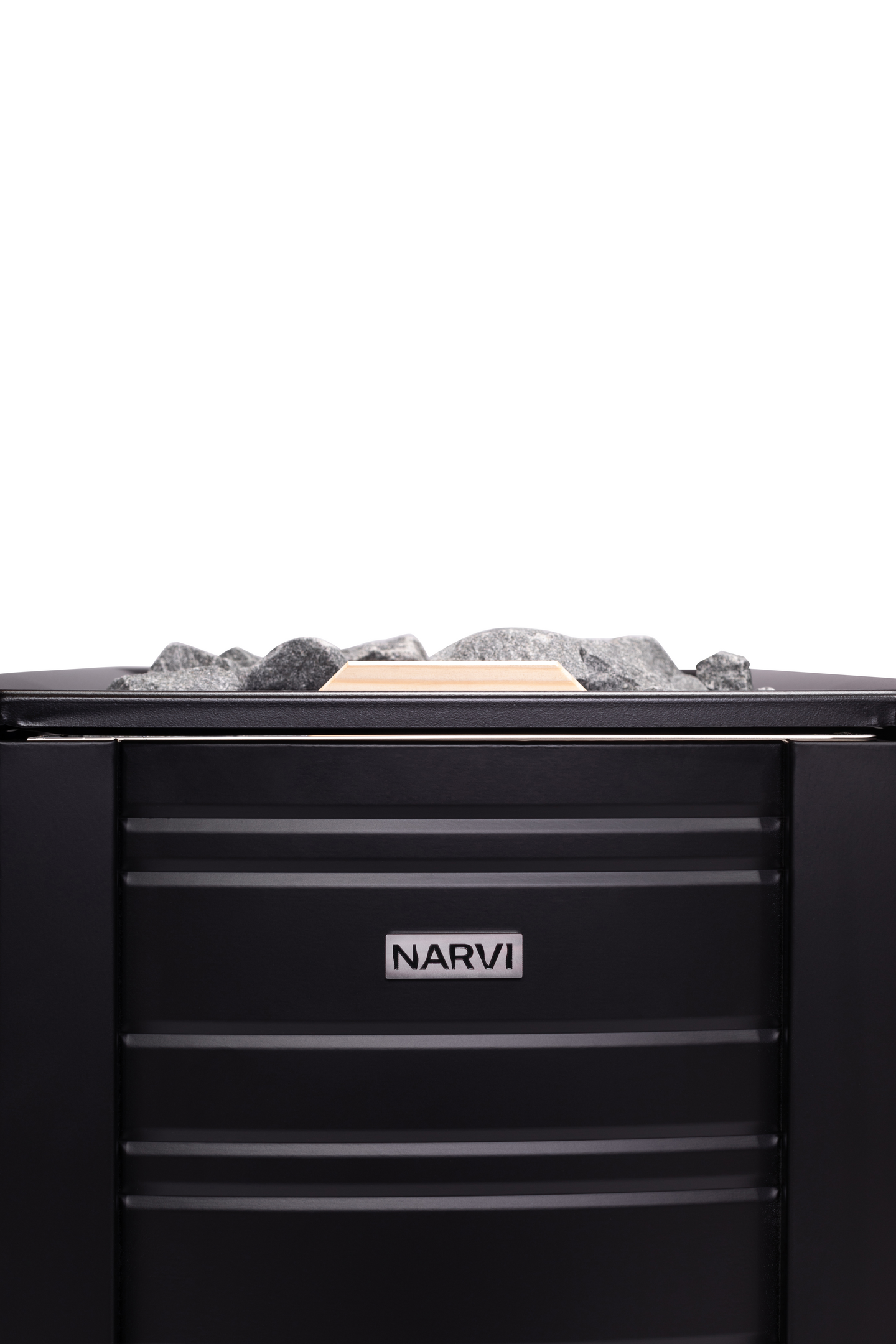 Puukiuas Narvi Black 20 vesisäiliö edessä