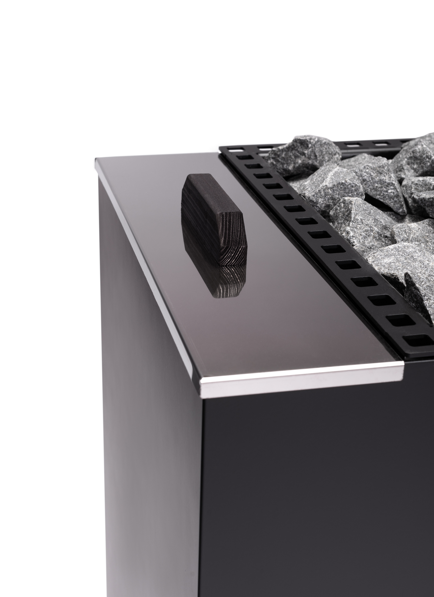 Puukiuas Narvi Kuru 20 vesisäiliö vasemmalla