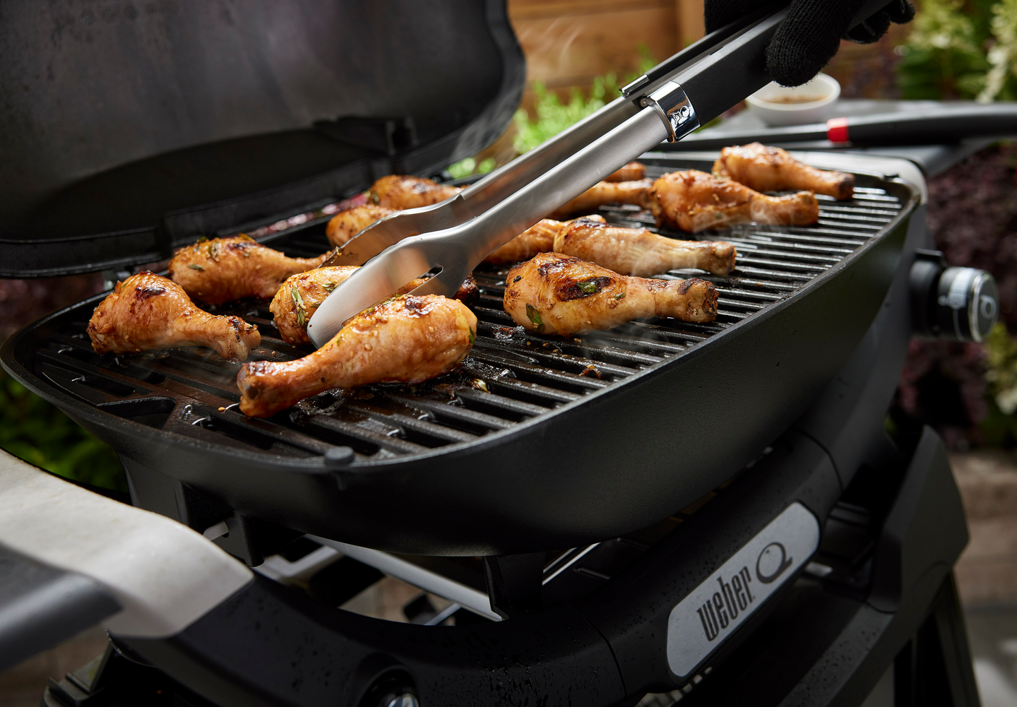 Kaasugrilli Weber Q2200N premium jalustalla