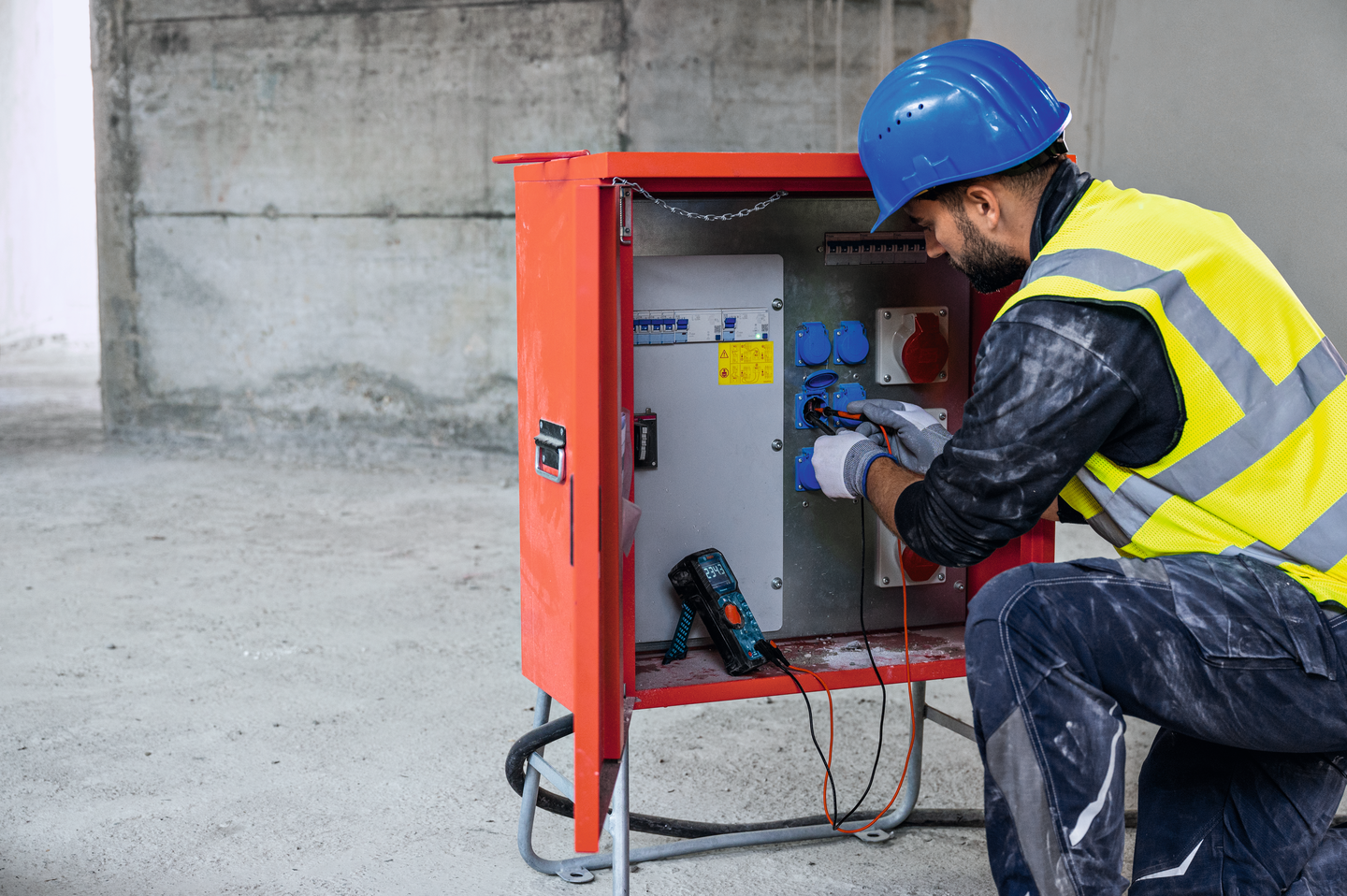 Yleismittari Bosch GDM 600-15 digitaalinen 2xAA-paristot ja kotelo