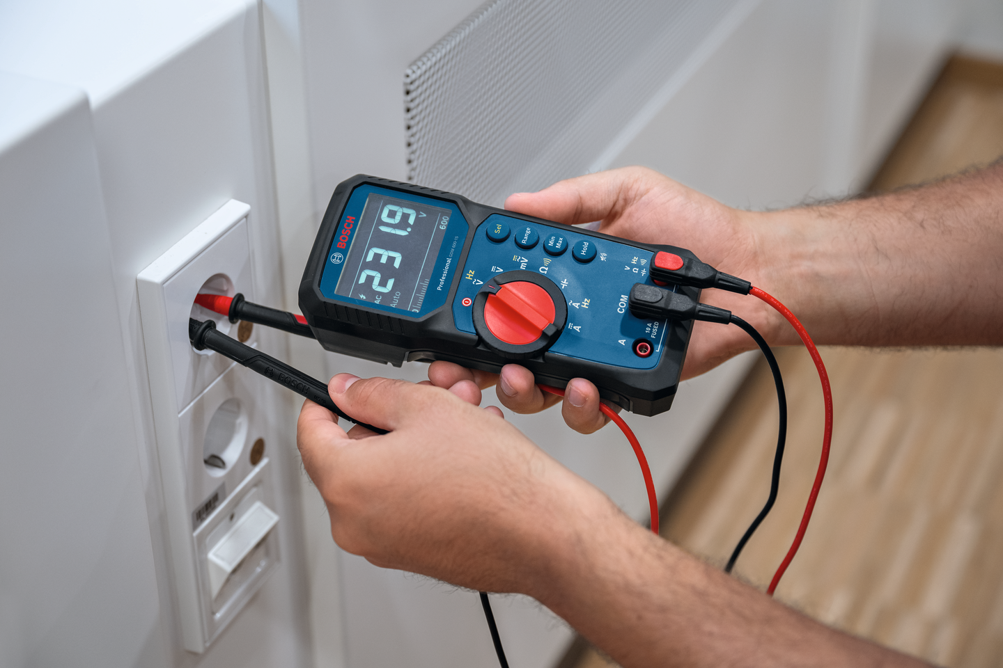 Yleismittari Bosch GDM 600-15 digitaalinen 2xAA-paristot ja kotelo