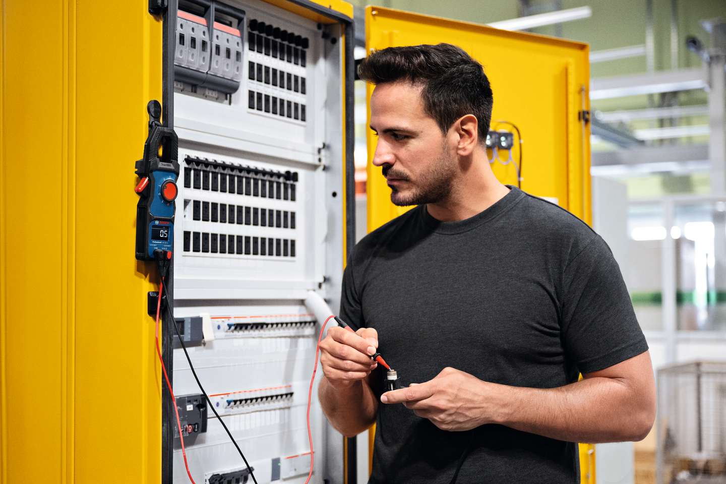 Pihtimittari Bosch GMC 600-15 2xAA-paristot ja kotelo