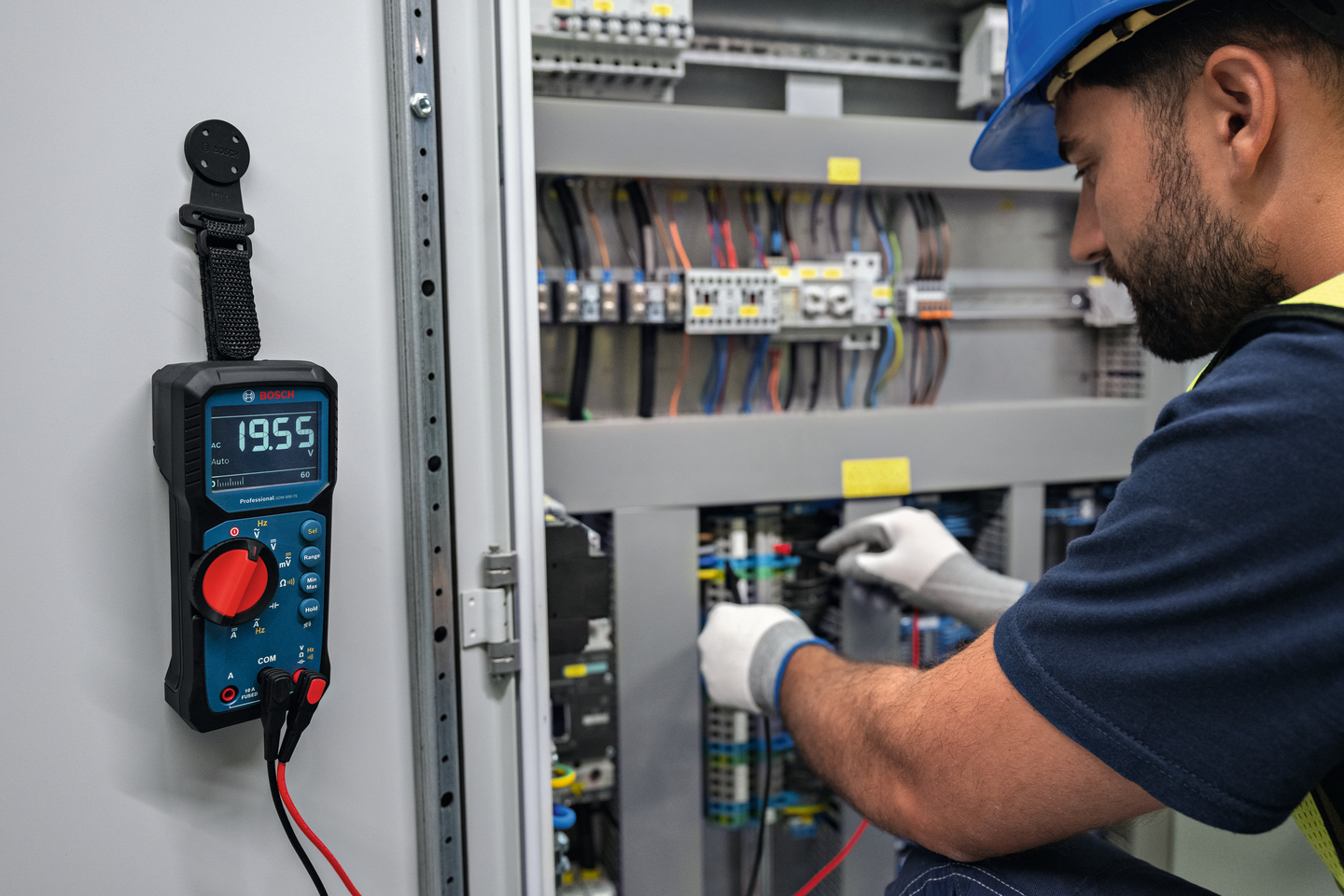 Yleismittari Bosch GDM 600-15 digitaalinen 2xAA-paristot ja kotelo