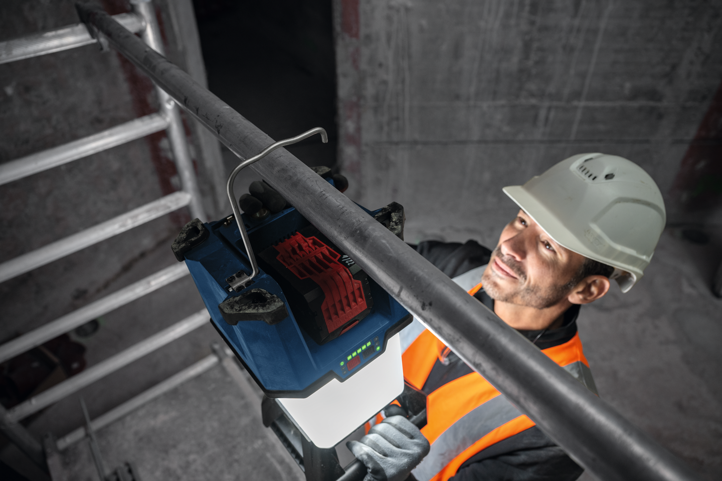 Valaisin Bosch GLA 18VH-7500 Solo (sis. virtajohdon)