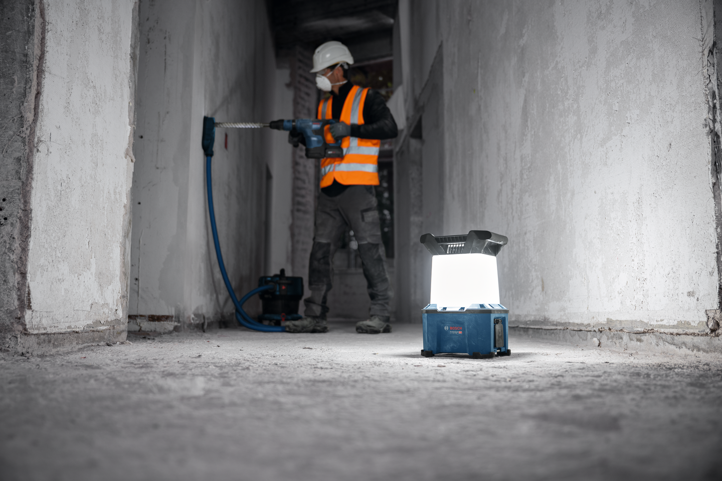 Valaisin Bosch GLA 18VH-7500 Solo (sis. virtajohdon)