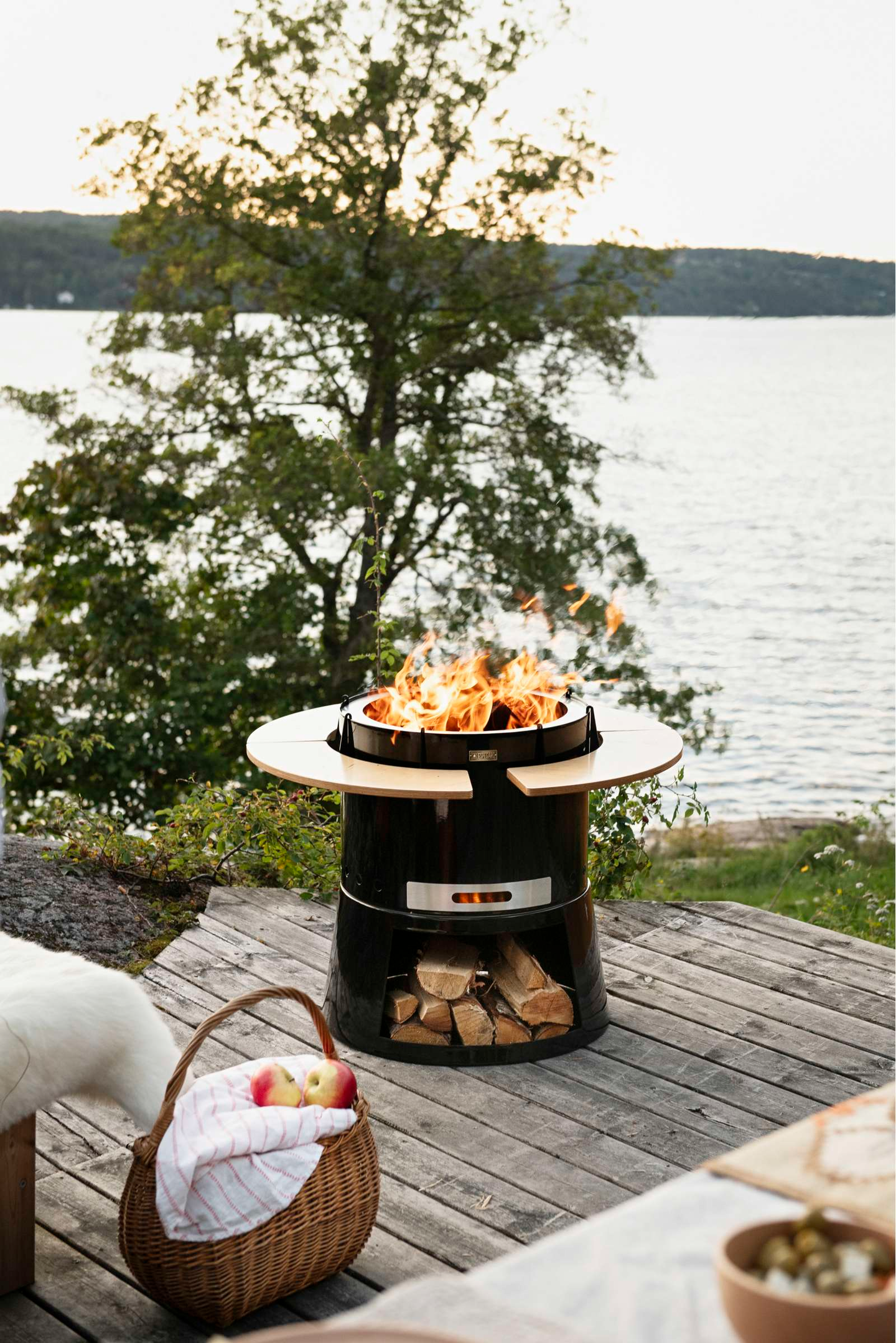 Sivupöydät Espegard Pilar 50 ja Premium malliin, lakattua puuta