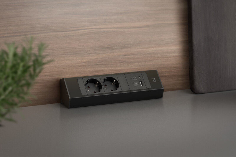 Pistorasiapaneeli Casia2 2x pr + USB A-C musta