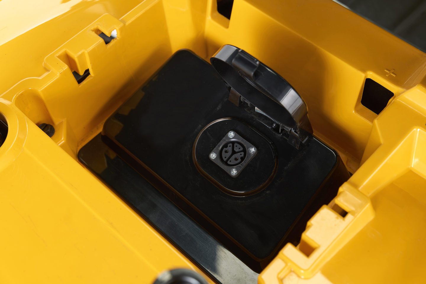 Akkuajoleikkuri Stiga Estate 584 E