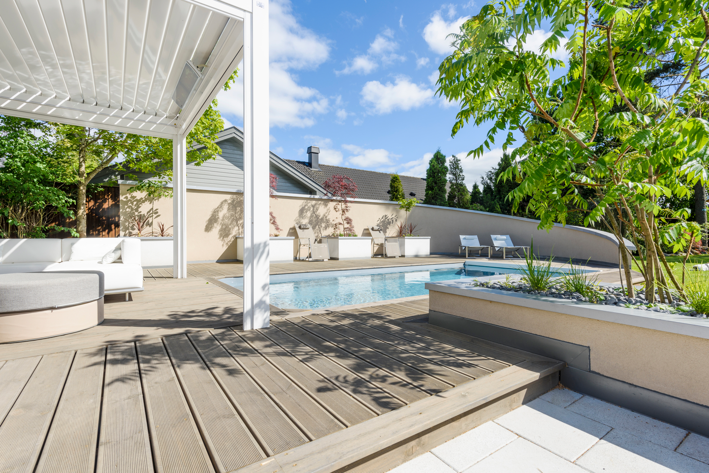 TRALL MÖREROYAL RILLAD 28X120 GRÅ 4,2 M