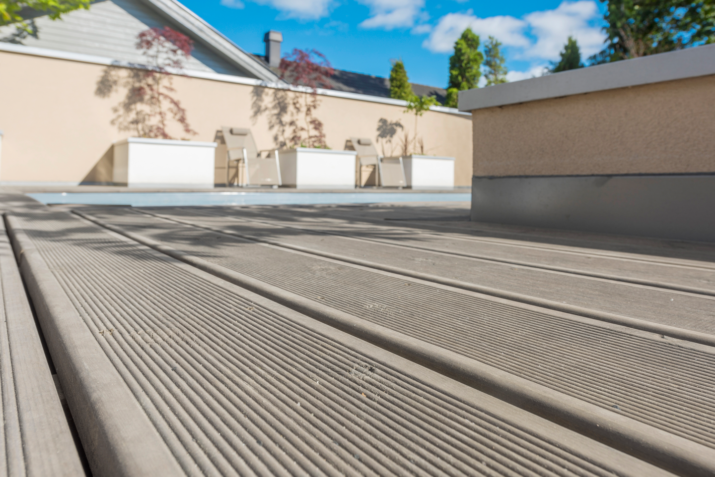 TRALL MÖREROYAL RILLAD 28X120 GRÅ 4,2 M