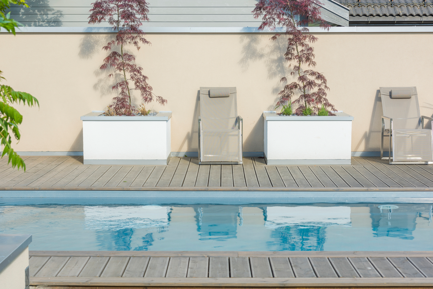 TRALL MÖREROYAL RILLAD 28X120 GRÅ 4,2 M