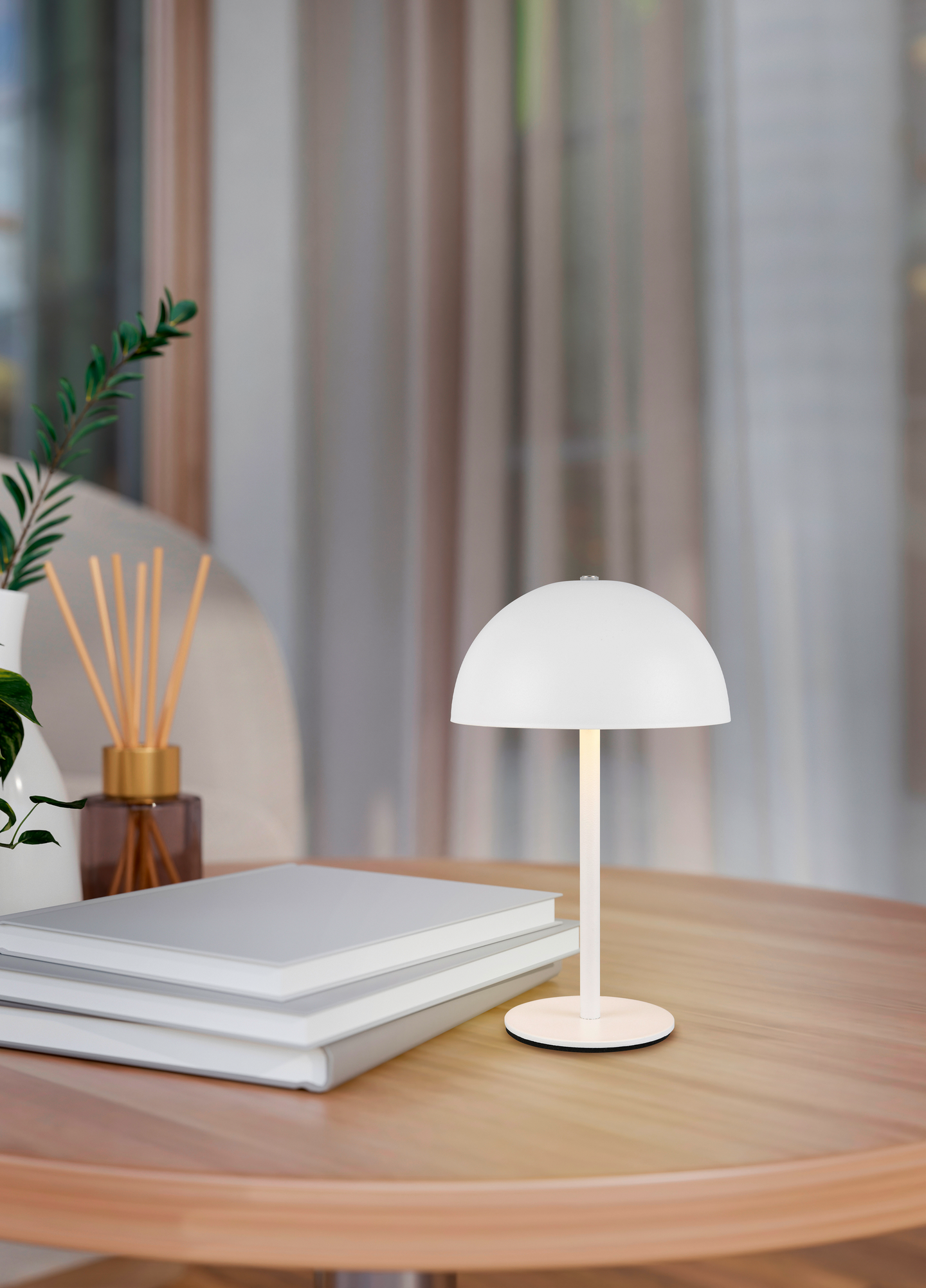 Pöytävalaisin TRIO Munoz led mattavalkoinen ladattava