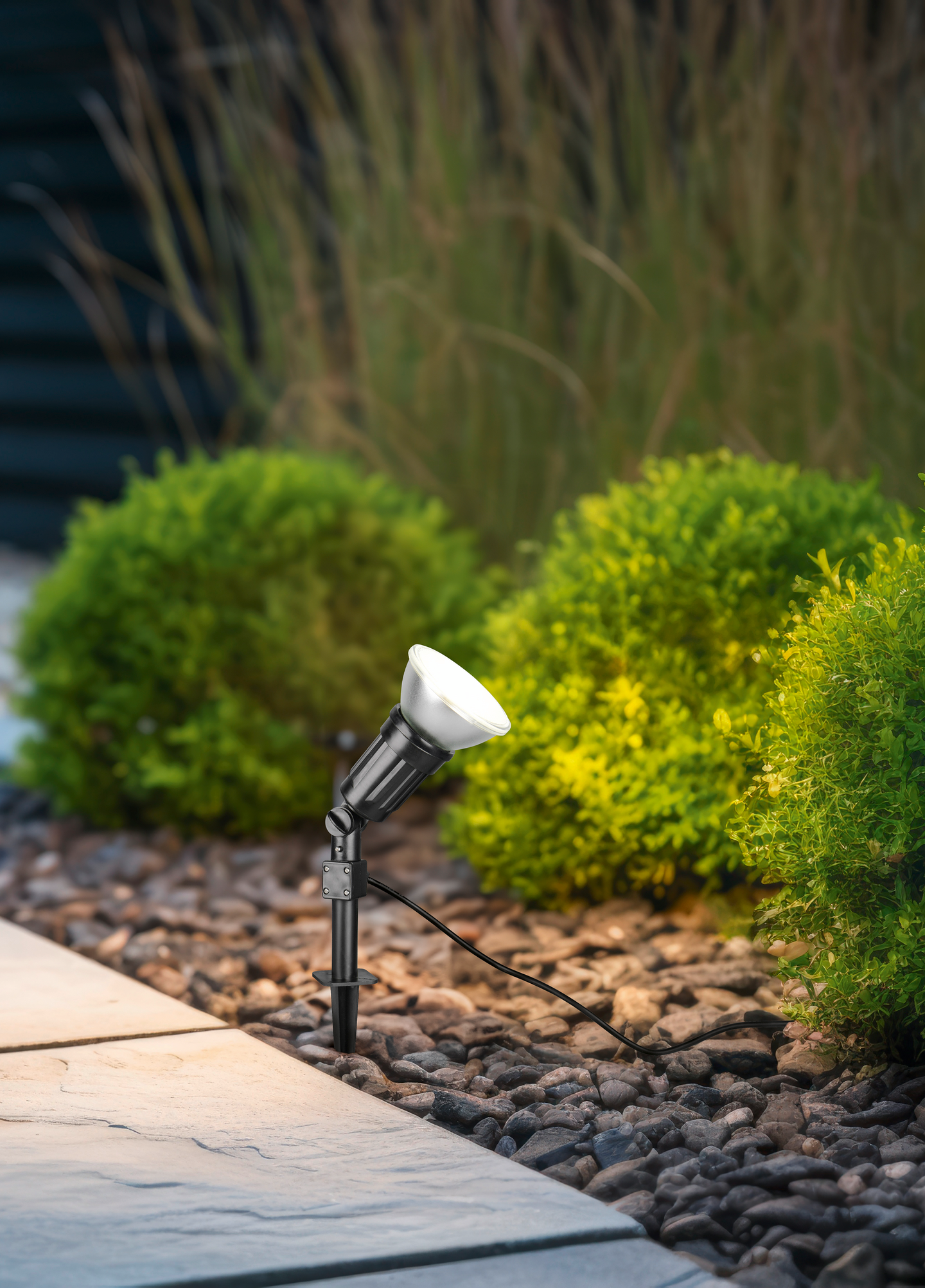 Kohdevalaisin TRIO Caceres E27 1-osainen 4000K musta