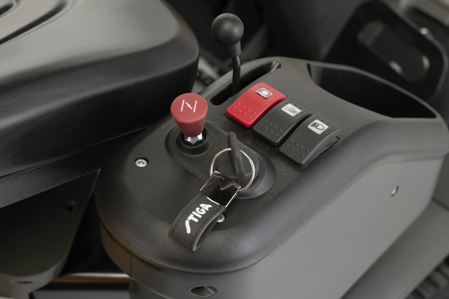 Etuleikkuri Stiga Park 700 WX ilman leikkuulaitetta