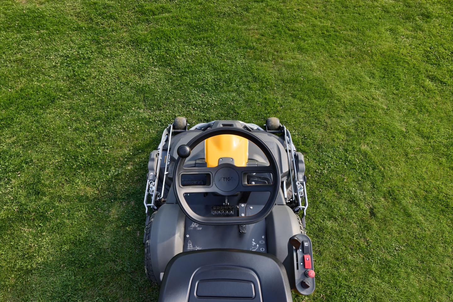 Etuleikkuri Stiga Park 500 WX ilman leikkuulaitetta