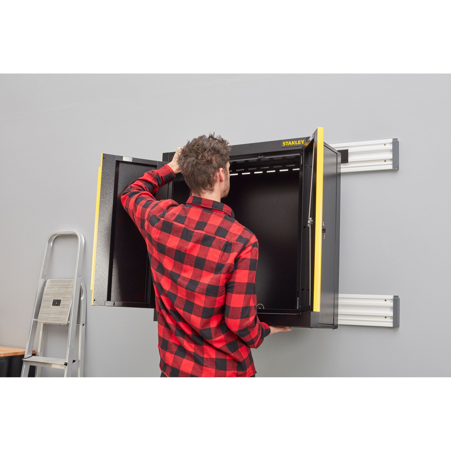 Seinäkaappi Stanley Trackwall kaksiovinen