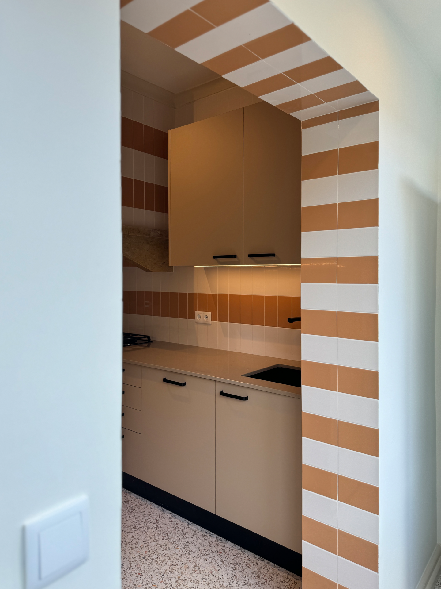 Seinälaatta Cello Primus 001.0 10x20 valkoinen kiiltävä 1m²