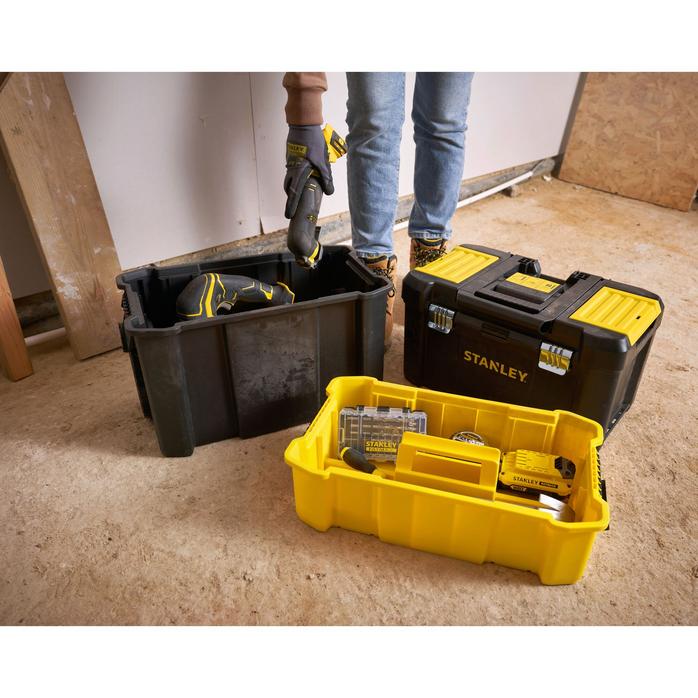 Työkalupakki Stanley Essential pyörillä