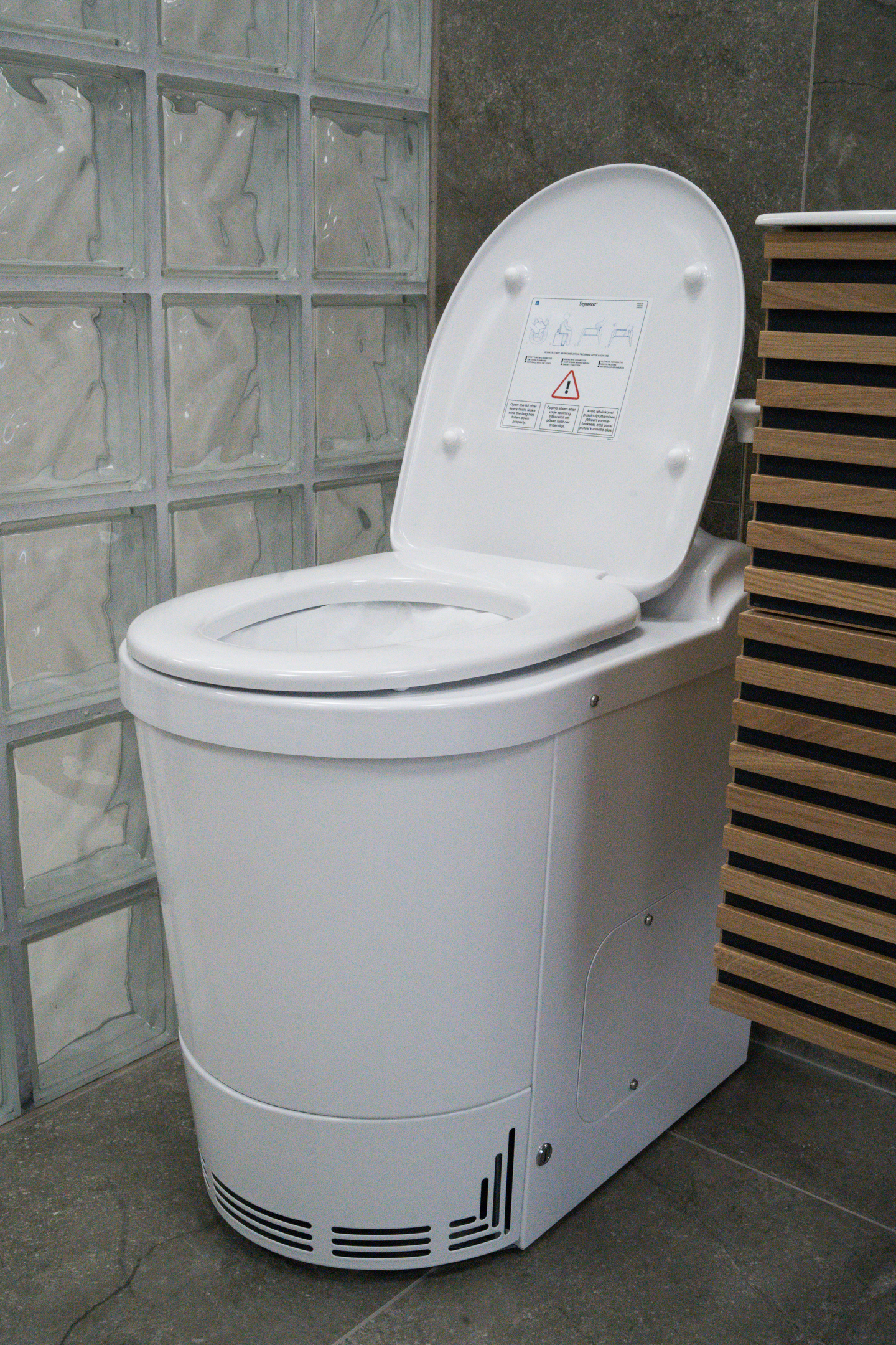 Polttava käymälä Separett Family II