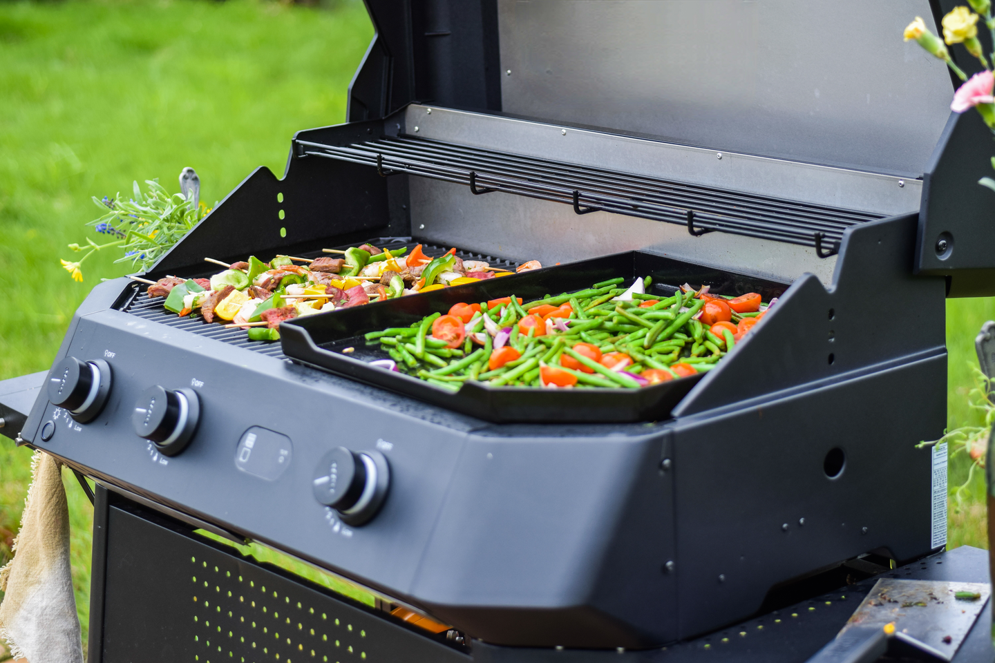 Kaasugrilli Cozze G-800 plancha ja ritilä