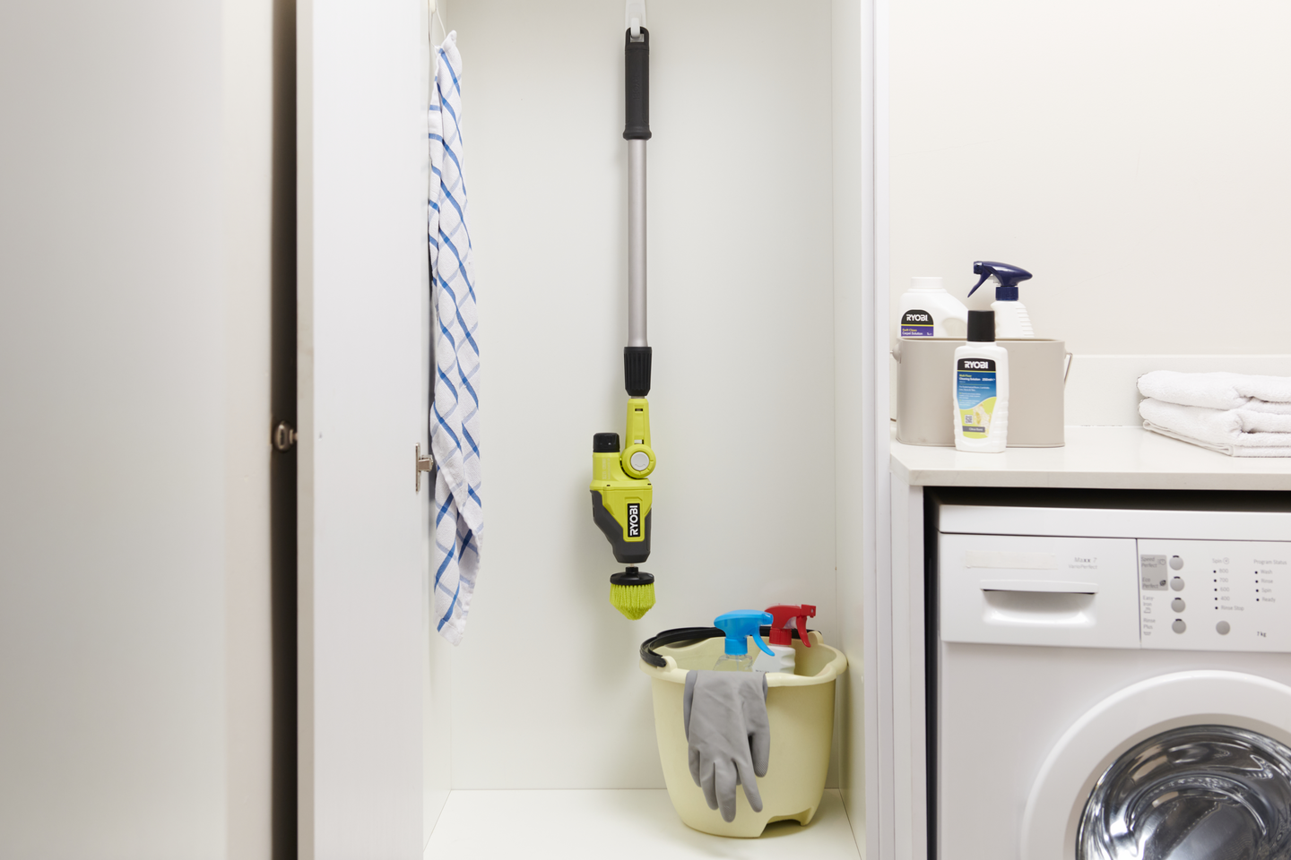 Pesuharja teleskooppivarrella Ryobi RTS4-120G 4V USB-Lithium-sarja 2,0Ah akku