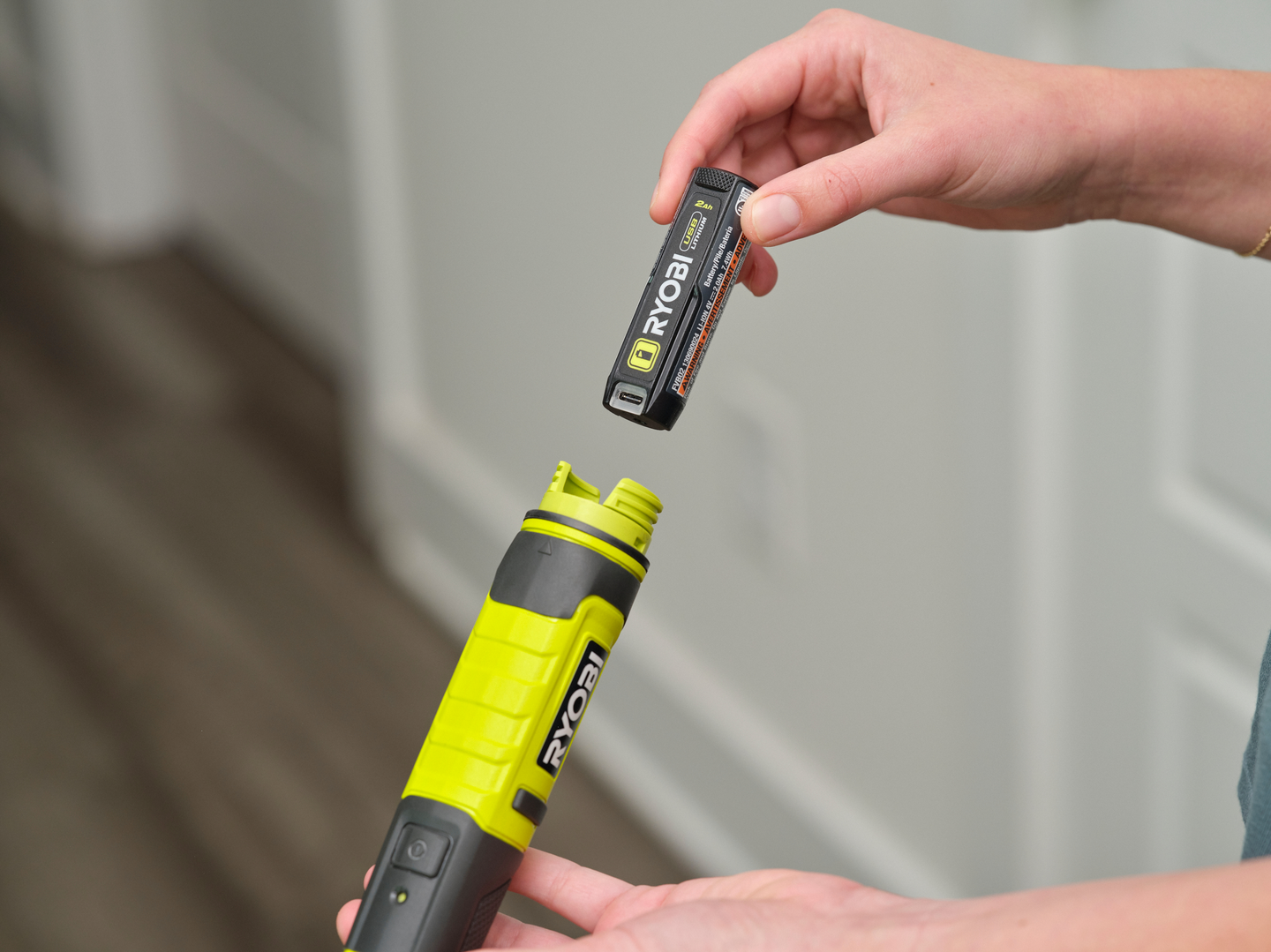 Puhdistusharja Ryobi RDS4-0 4V USB-Lithium-sarja runkoversio