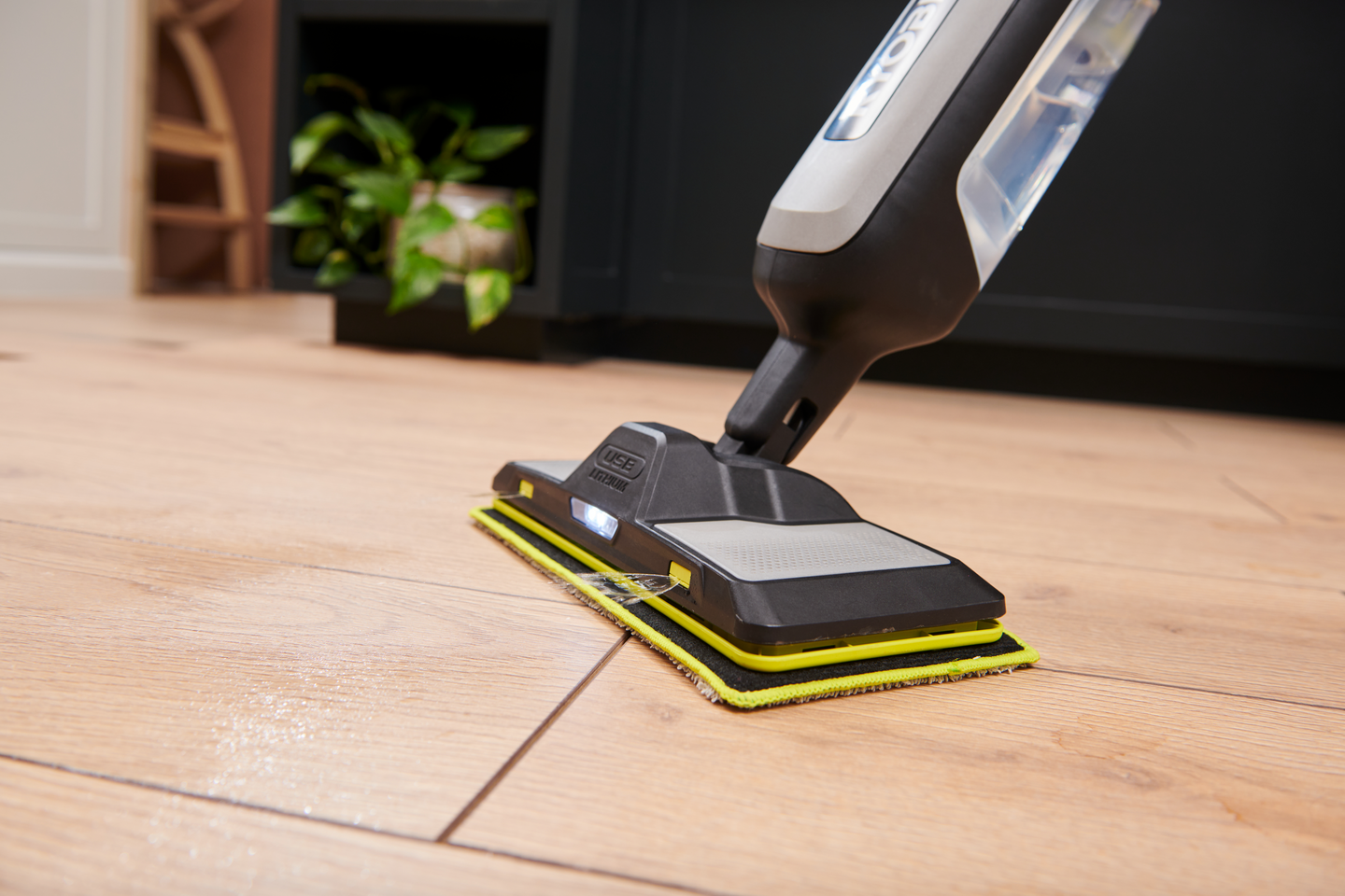 Spray-moppi Ryobi RSM4-120G 4V USB-Lithium-sarja 2,0Ah akulla