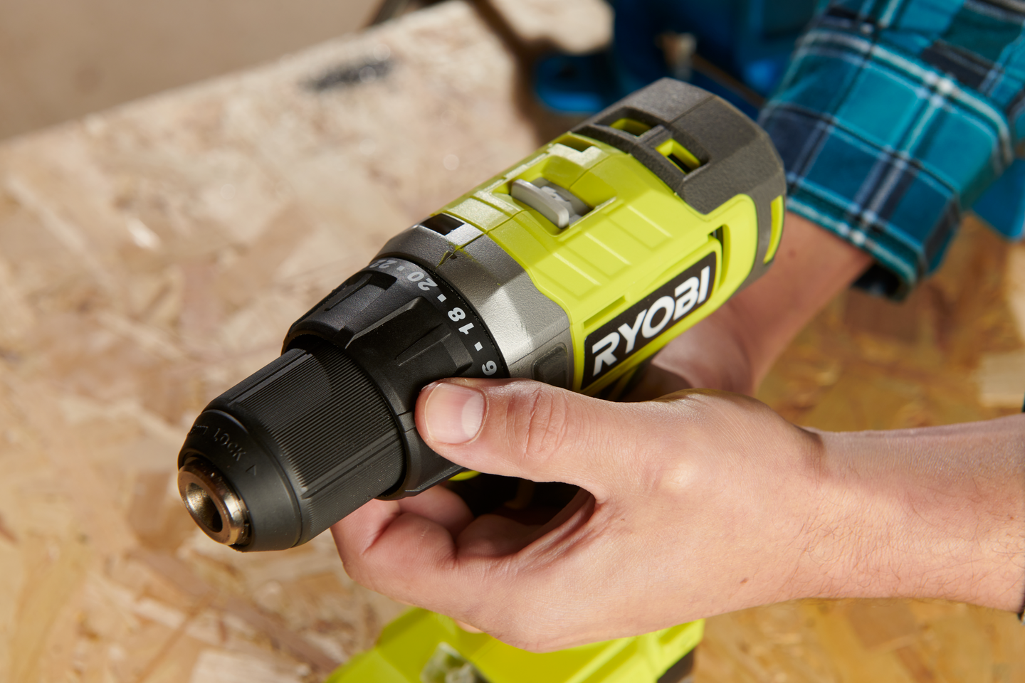 Akkukonesetti Ryobi R18CK3-242S 18V ONE+ 4,0+2,0Ah akut